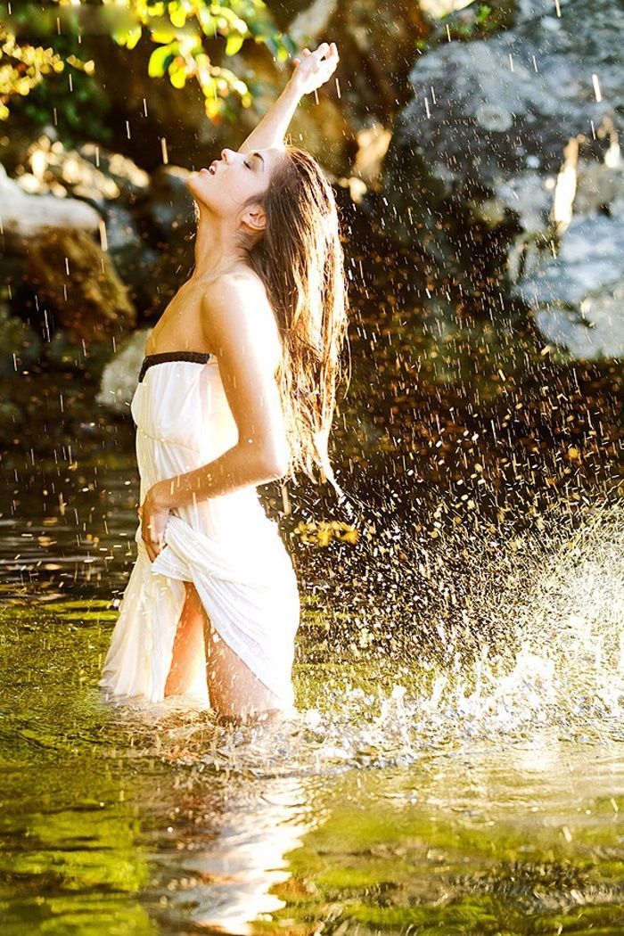 Marie Avgeropoulos in Xinbei