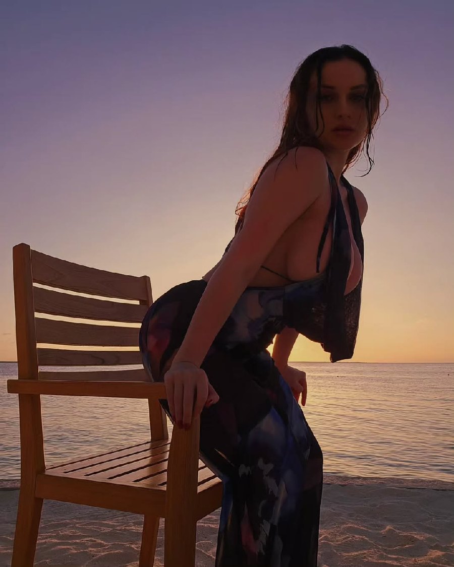 Sexy girl Miranda Faith nude in Xinbei