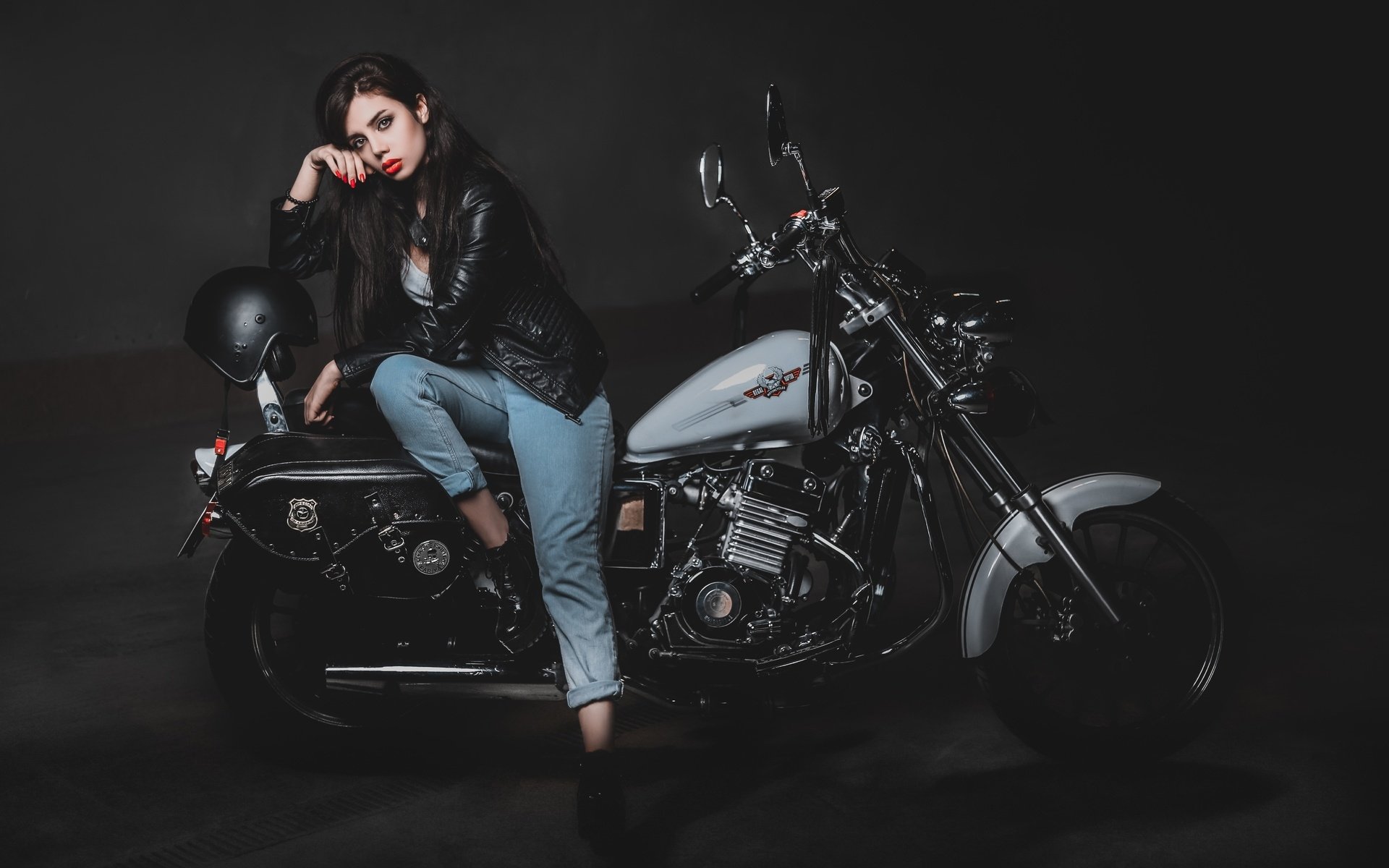 Biker girls: style and drive in Xinbei