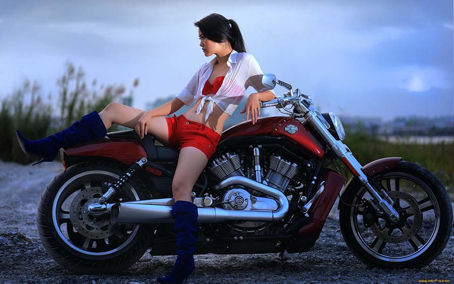 Beautiful girls and motorcycles in Xinbei