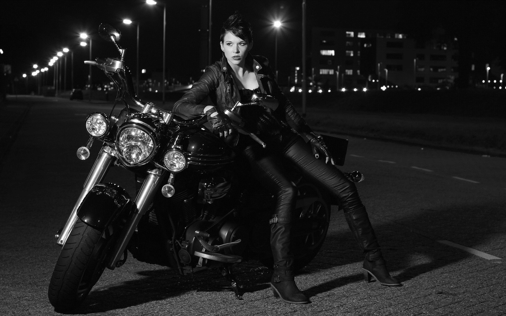 Photo Beautiful girls and motorcycles in Xinbei