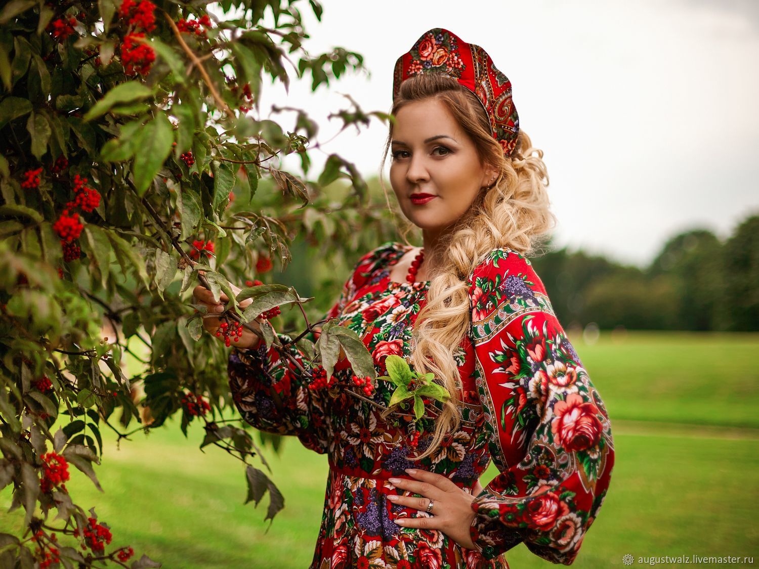 Women in Slavic costumes in Xinbei