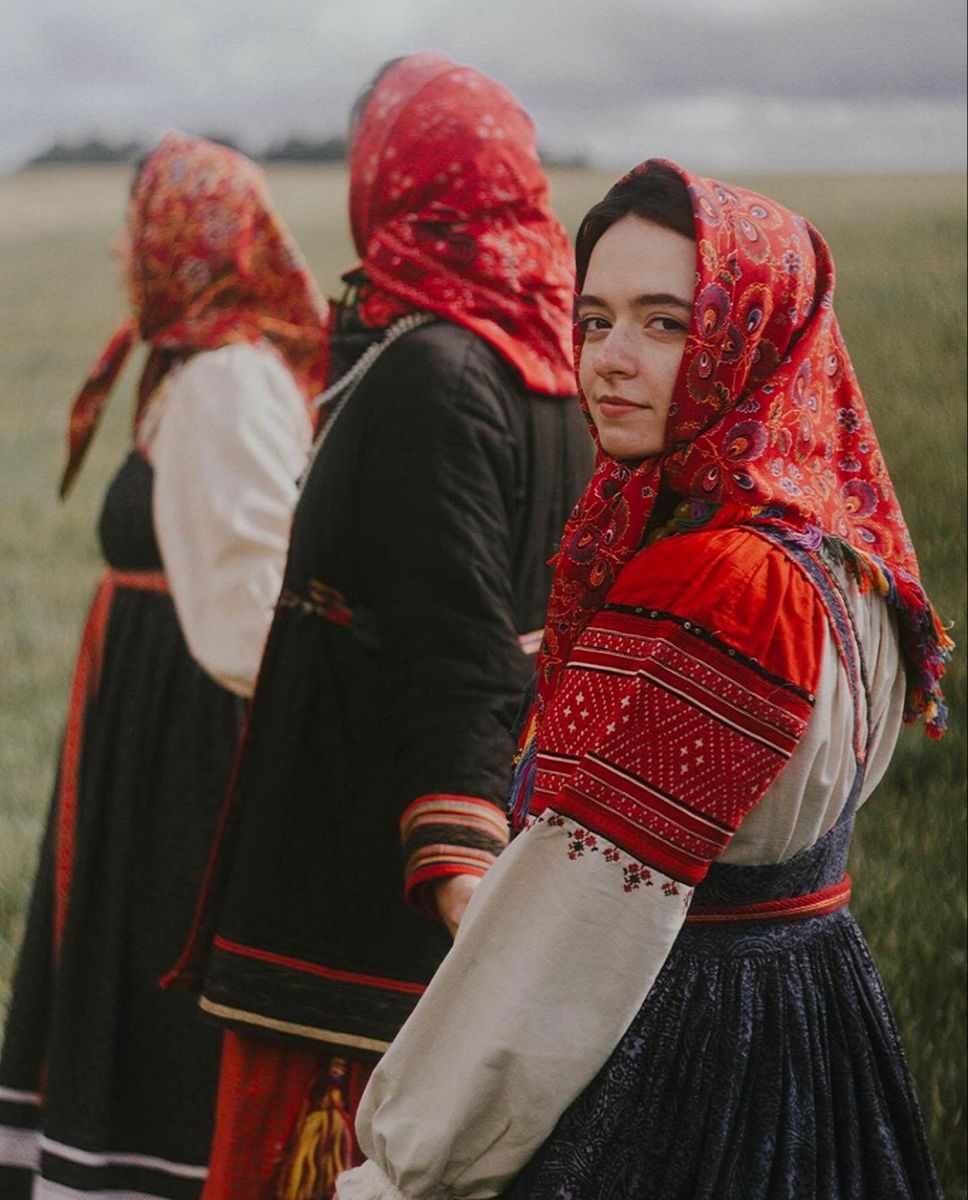 Women in Slavic costumes in Xinbei