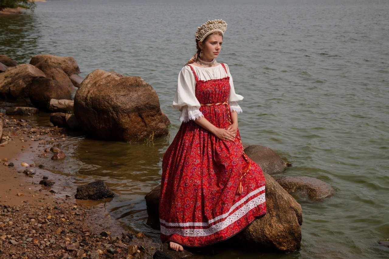 Women in Slavic costumes in Xinbei