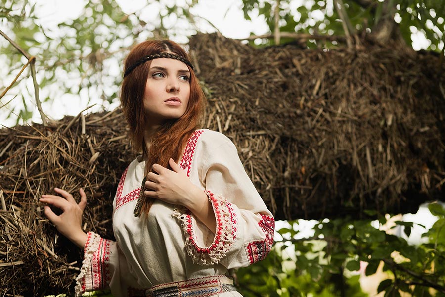 Women in Slavic costumes in Xinbei