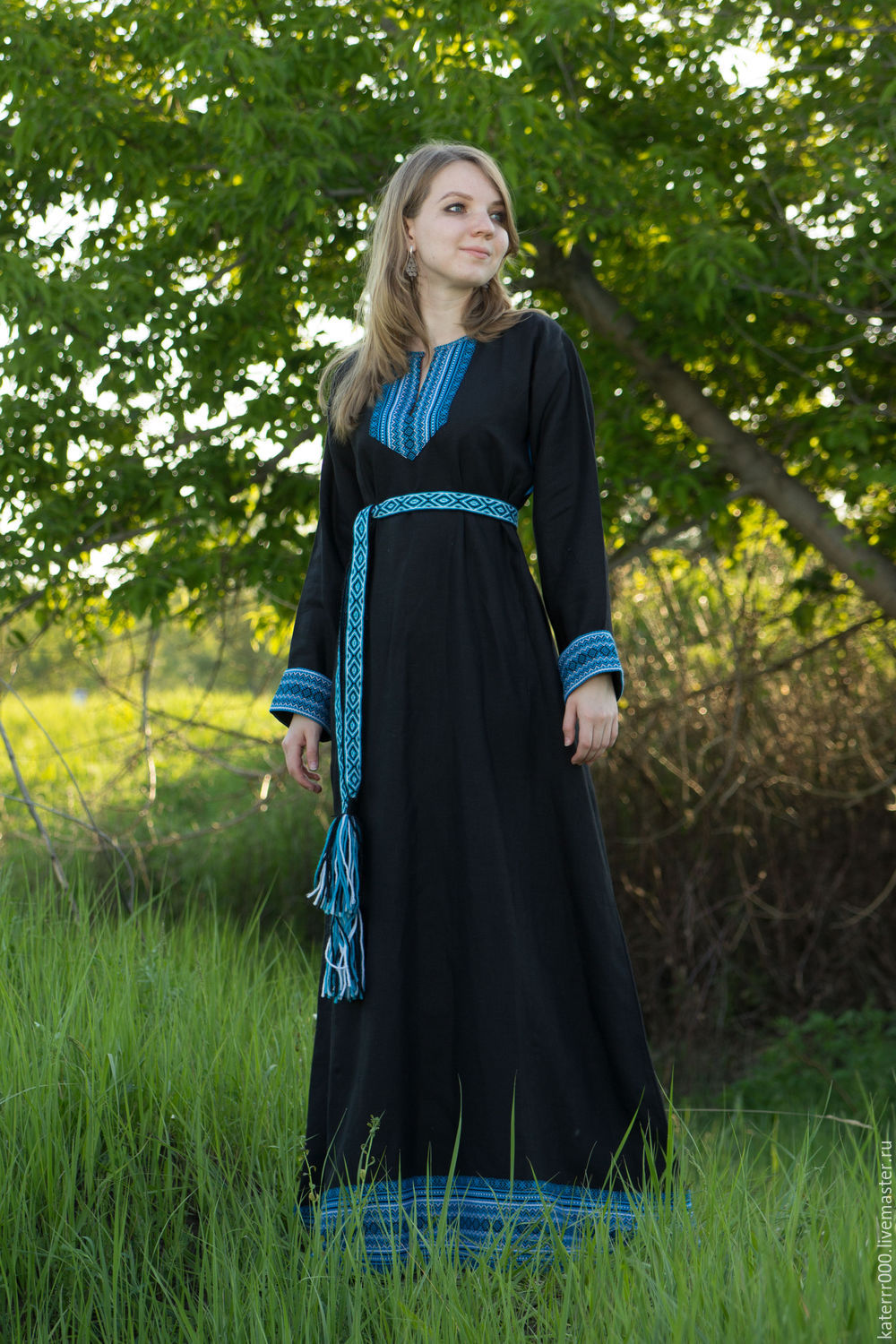 Women in Slavic costumes in Xinbei