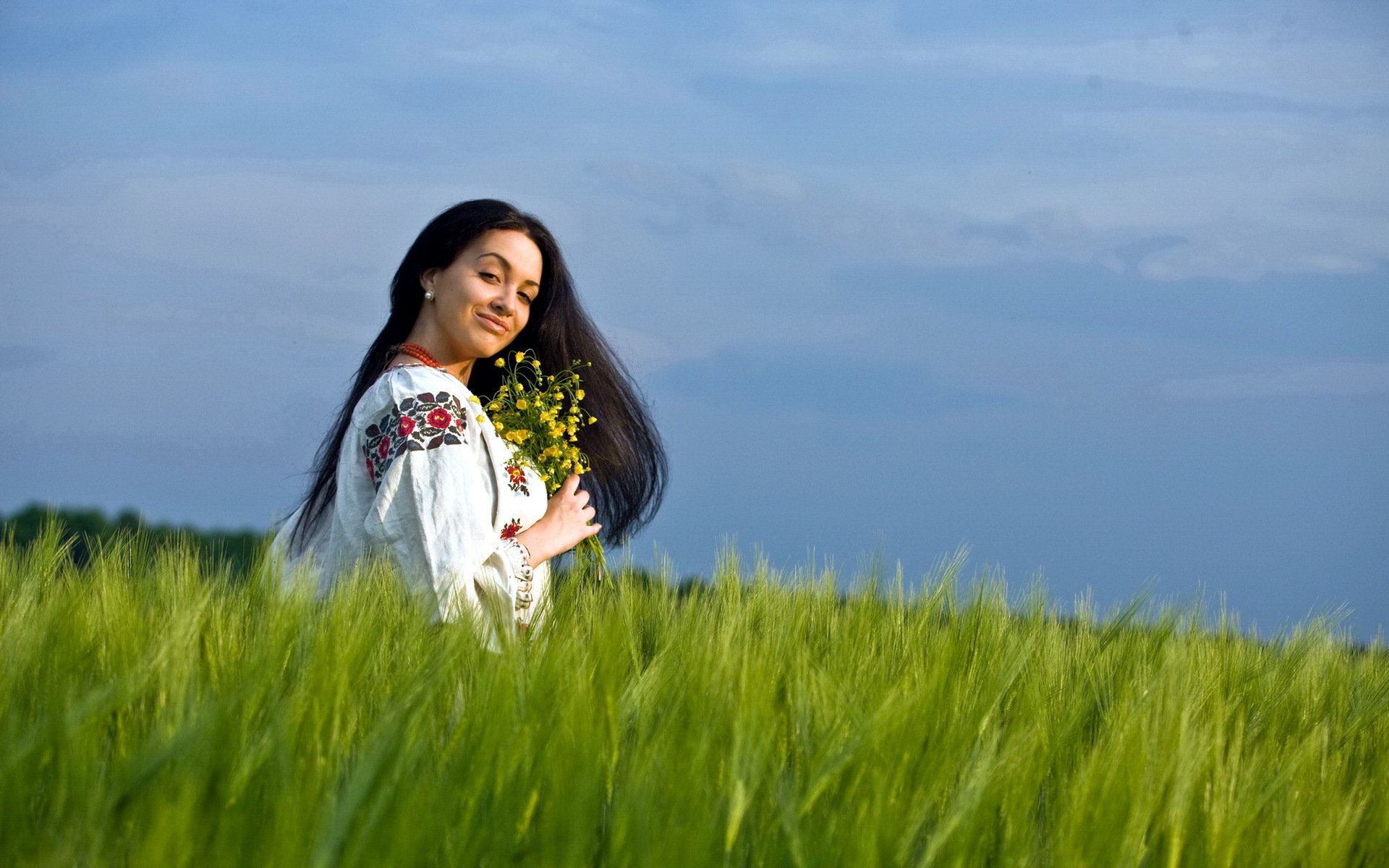 Girls in Slavic costumes in Xinbei