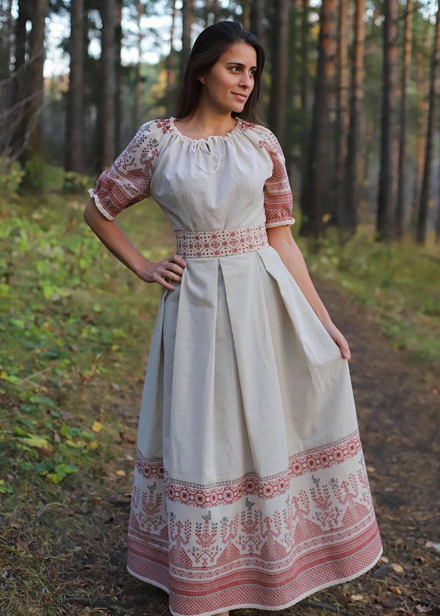 Girls in Slavic costumes in Xinbei