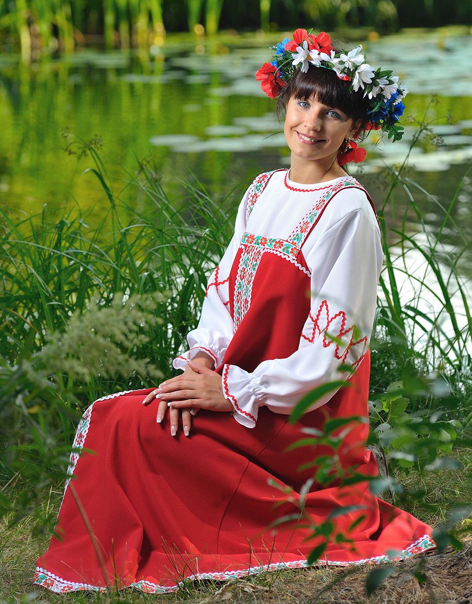 Beautiful girl Girls in Slavic costumes in Xinbei